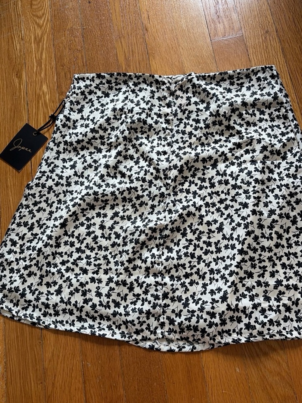 Japna NWT floral satin miniskirt
